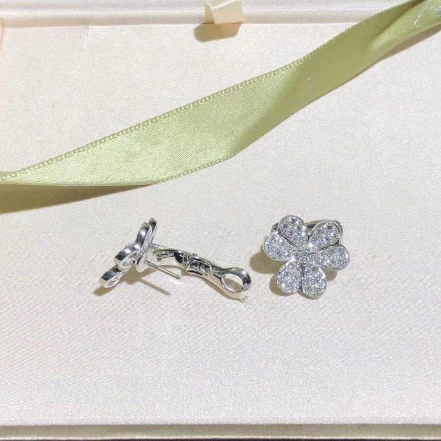[Cadisa]FRIVOLE SILVER FLOWER DIAMOND EARRINGS