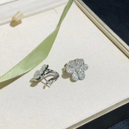[Cadisa]FRIVOLE SILVER FLOWER DIAMOND EARRINGS
