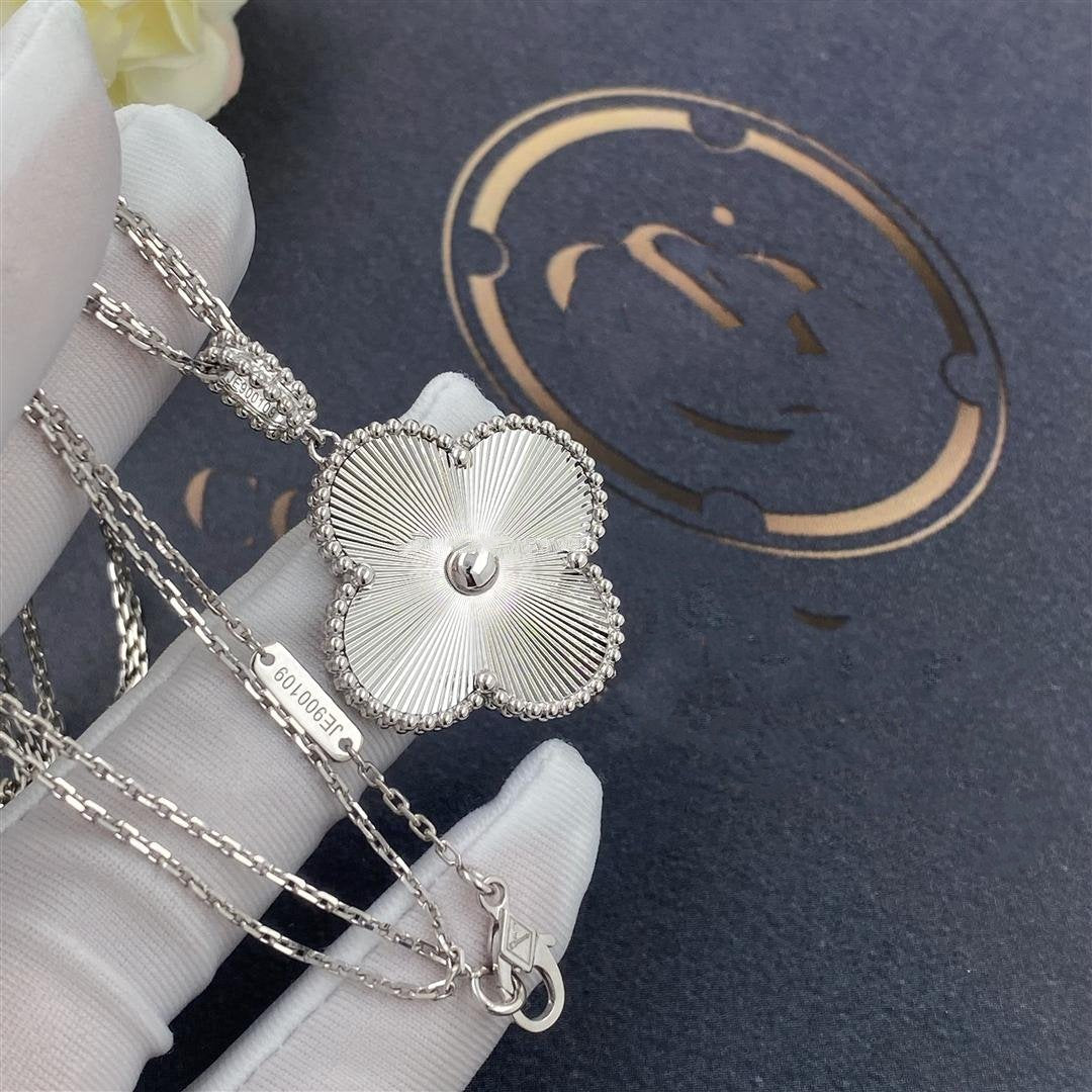[Cadisa]CLOVER 25MM SILVER BIG CLOVER NECKLACE
