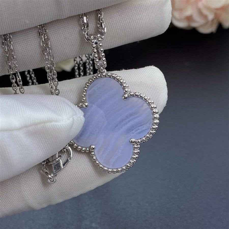 [Cadisa]CLOVER SILVER CHALCEDONY BIG CLOVER NECKLACE
