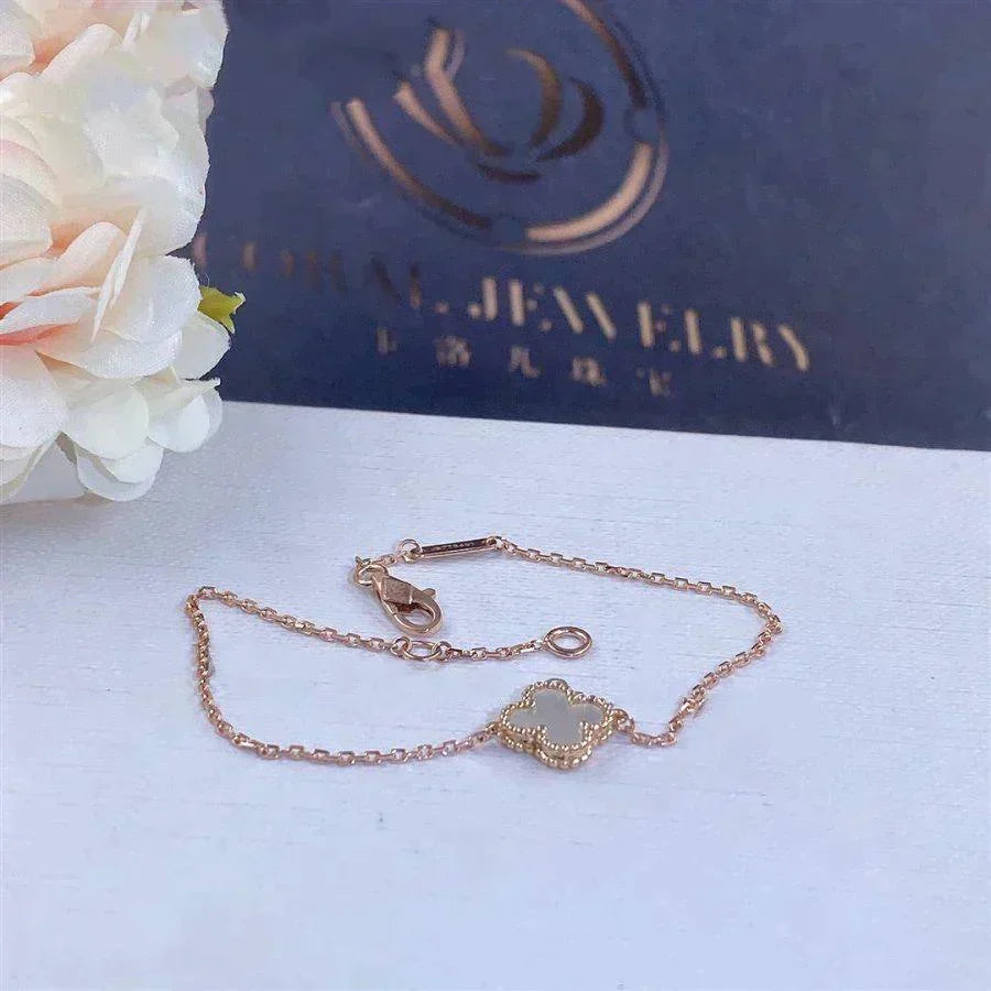 [Cadisa]CLOVER WHITE MOP SINGLE FLOWER BRACELET