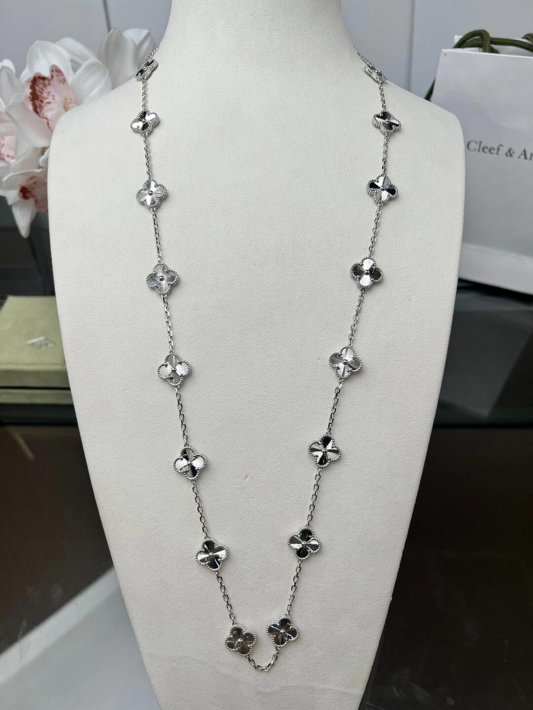 [Cadisa]CLOVER 20 MOTIFS  LASER SILVER