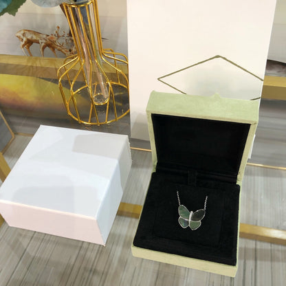 [Cadisa]LARGE BUTTERFLY SILVER PENDANT DIAMOND NECKLACE