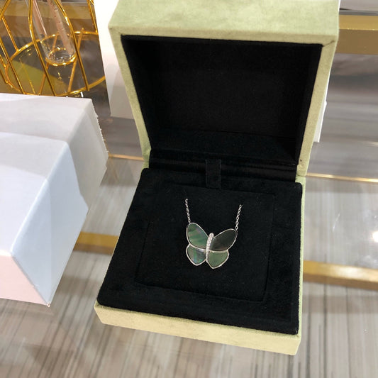 [Cadisa]LARGE BUTTERFLY SILVER PENDANT DIAMOND NECKLACE