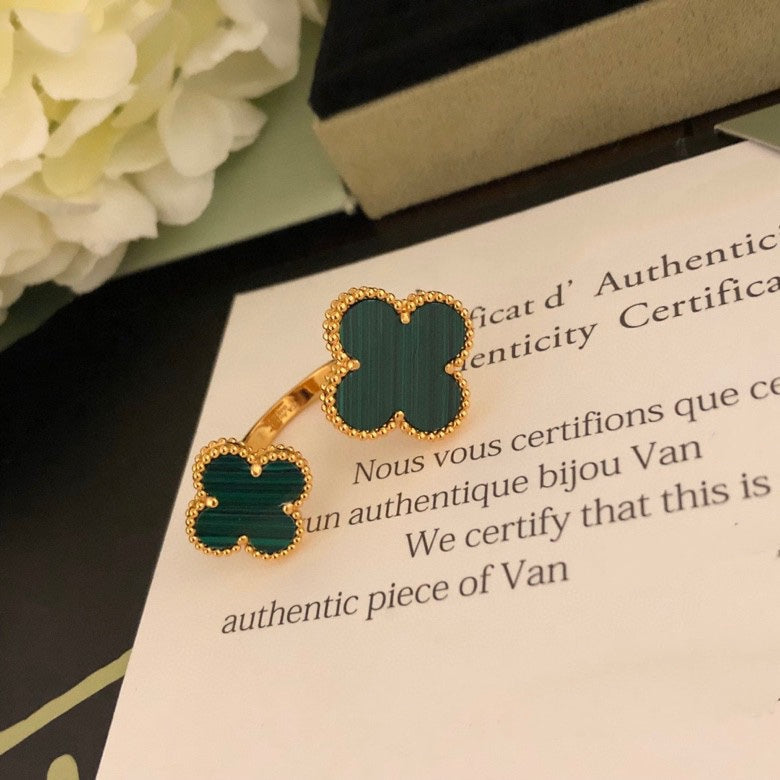 [Cadisa]CLOVER BETWEEN THE FINGER RING