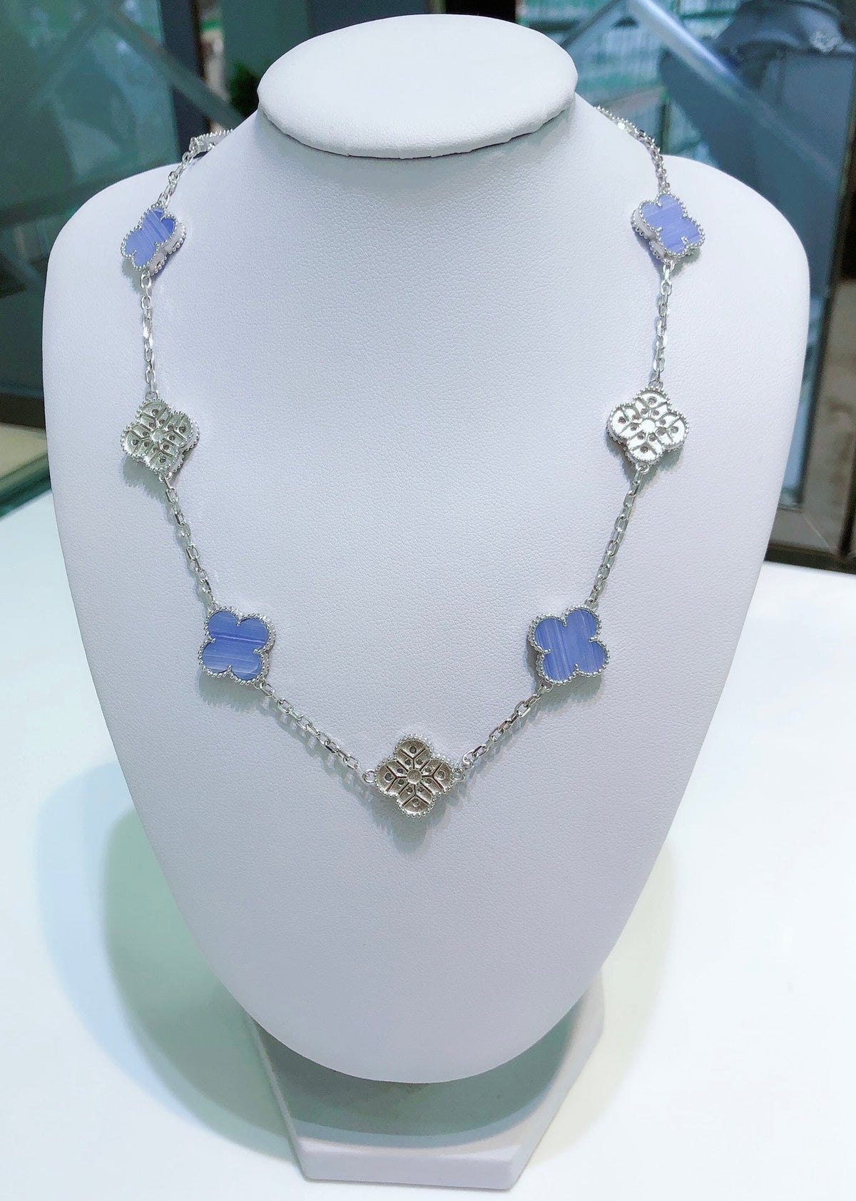 [Cadisa]CLOVER 10 MOTIFS CHALCEDONY DIAMONDS SILVER NECKLACE