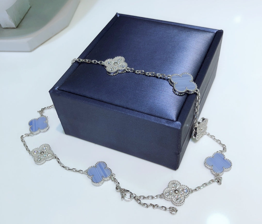 [Cadisa]CLOVER 10 MOTIFS CHALCEDONY DIAMONDS SILVER NECKLACE