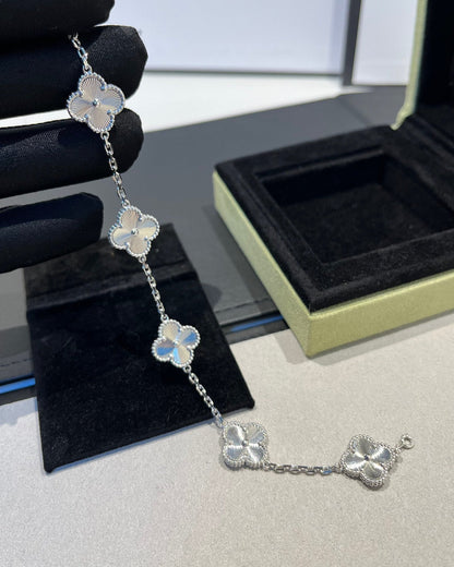 [Cadisa] CLOVER 5 MOTIF LASER BRACELET COLLECTION