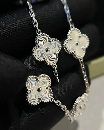 [Cadisa] CLOVER 5 MOTIF LASER BRACELET COLLECTION