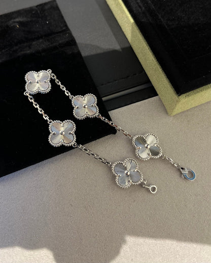 [Cadisa] CLOVER 5 MOTIF LASER BRACELET COLLECTION